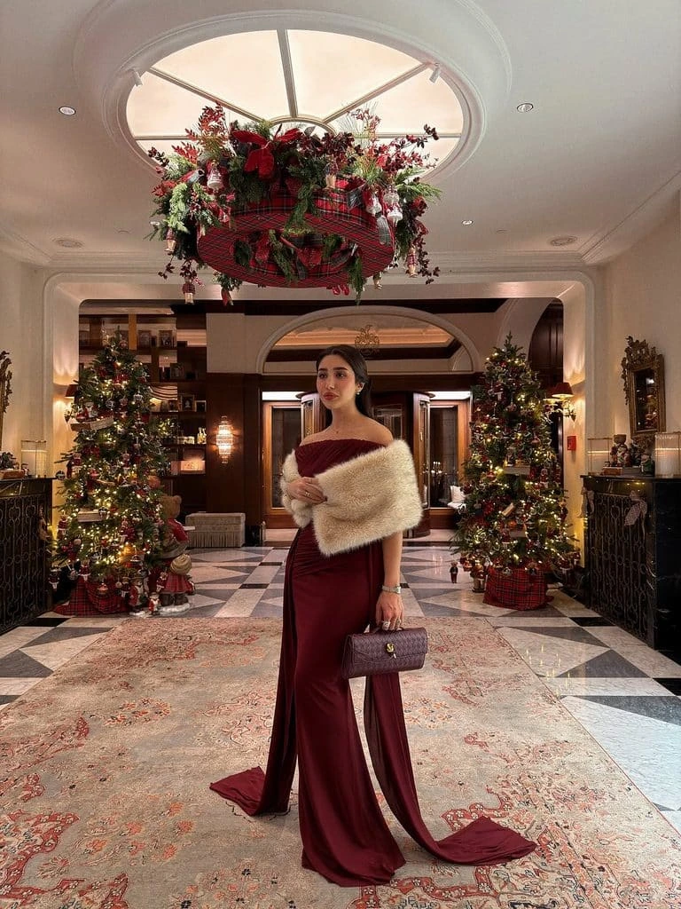 9- Burgundy Gown With a Faux-Fur Stole