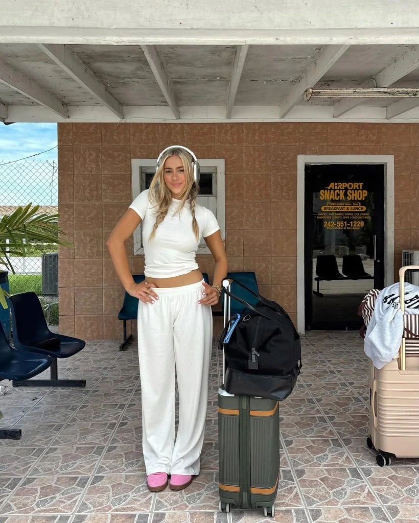 3- Choose Pants for the Flight