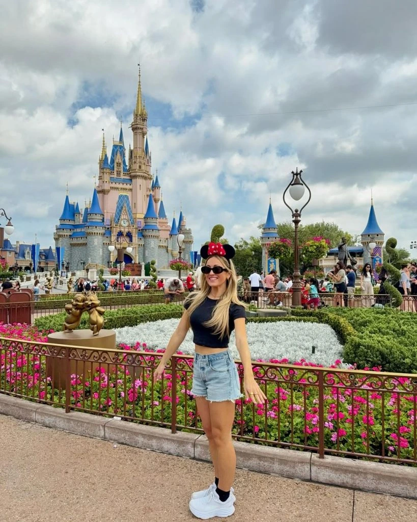 7- Cropped Top and Denim Shorts