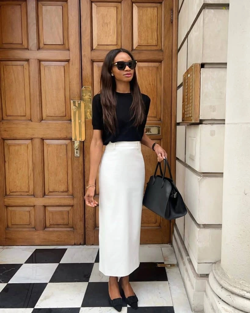 10- Go Simple With a Black T-Shirt