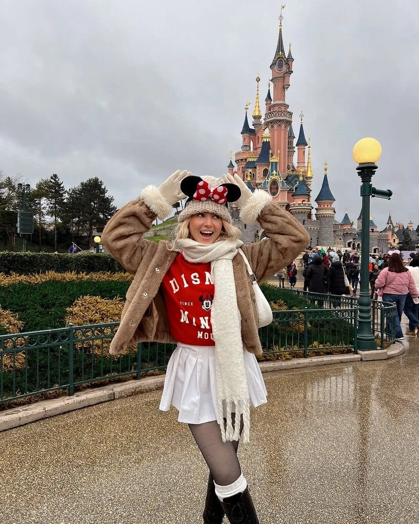 10- Minnie Sweatshirt with a Pleated Skirt