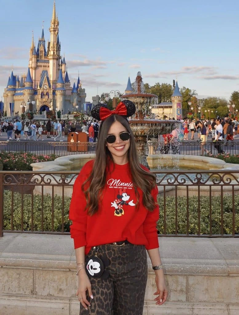 7- Minnie Sweatshirt with Leopard Trousers