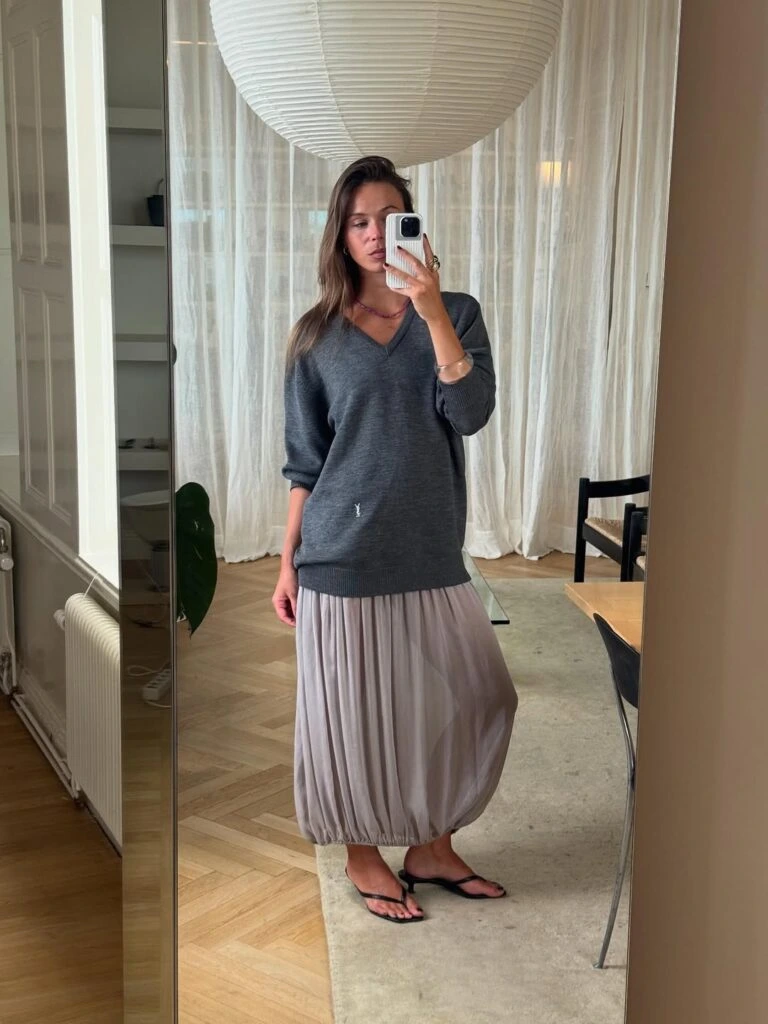 8- Oversized Sweater and Bubble Skirt