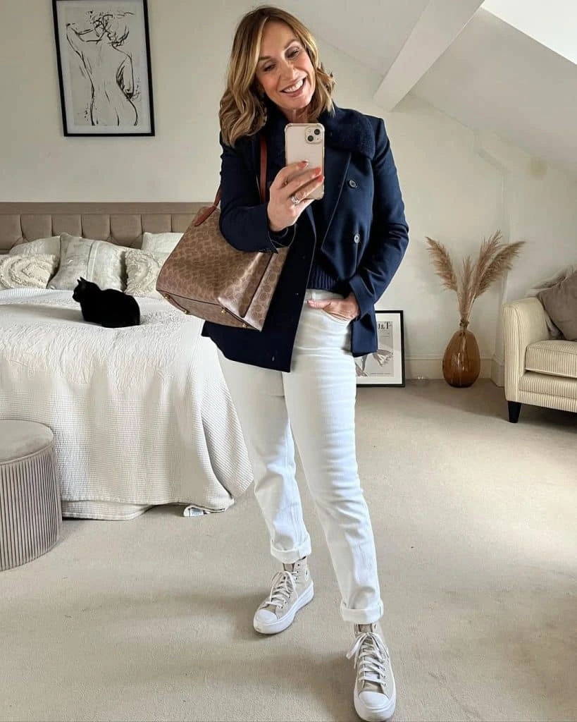5- White Pants, Navy Top, Zero Fuss
