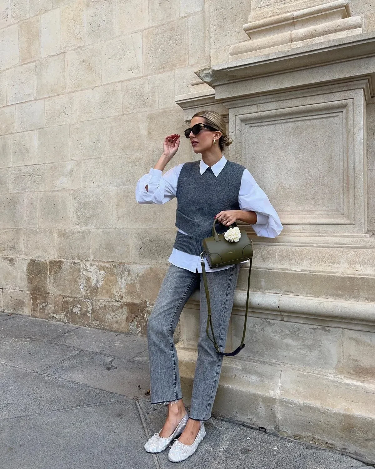 Source: Instagram A grey sweater vest with jeans is the ultimate in casual cool. This outfit is effortlessly stylish and perfect for everyday wear, whether you’re running errands or grabbing coffee with friends.