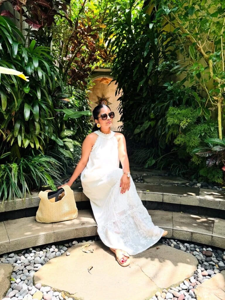6- Practical White Vacation Pieces