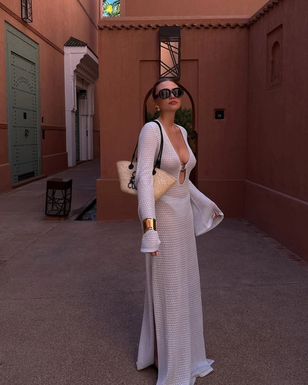 14- White Deep-V Maxi